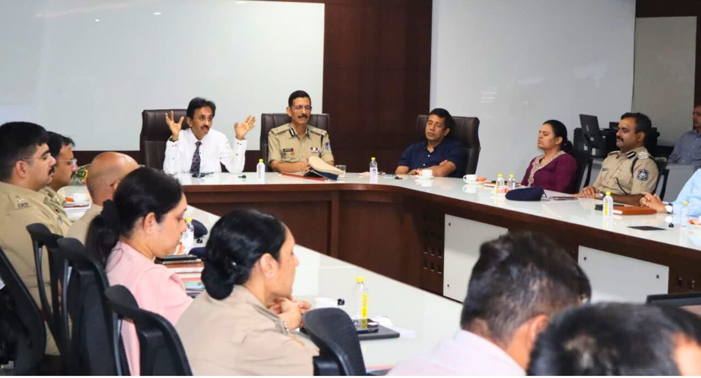 Dr. Anil Singhvi addressing senior police officers at the Police Commissioner's office, Ahmedabad
