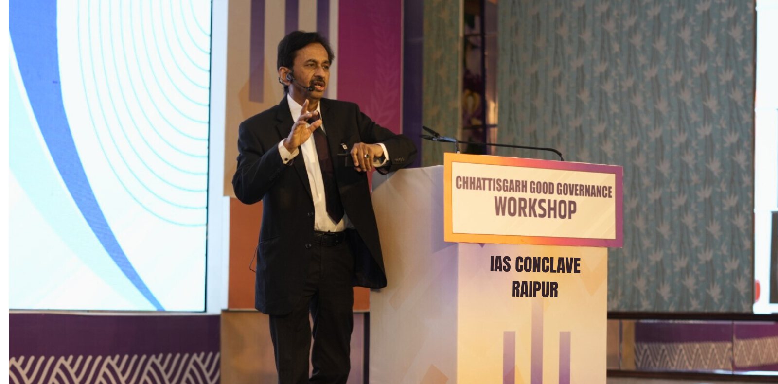 Dr. Anil Singhvi presenting at the IAS Conclave, Chhattisgarh Good Governance Workshop, Raipur